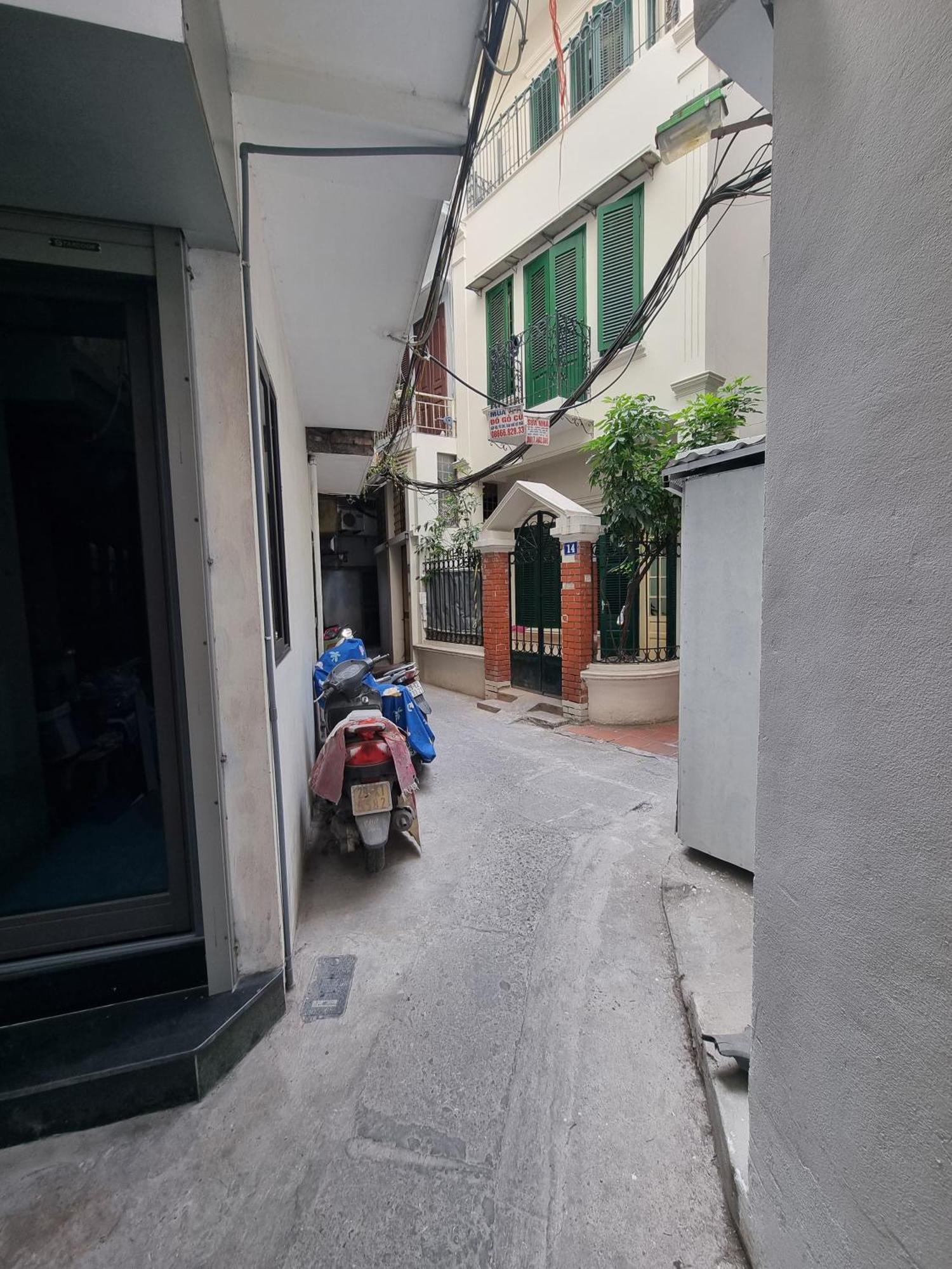 Lushstay Train Street - Private Hotel